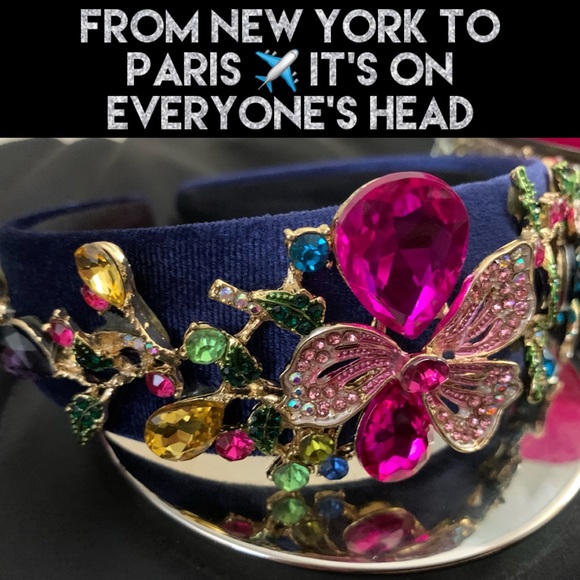 FROM NEW YORK/PARIS IT’S ON  EVERYONE’S HEAD - Picture 6 of 7